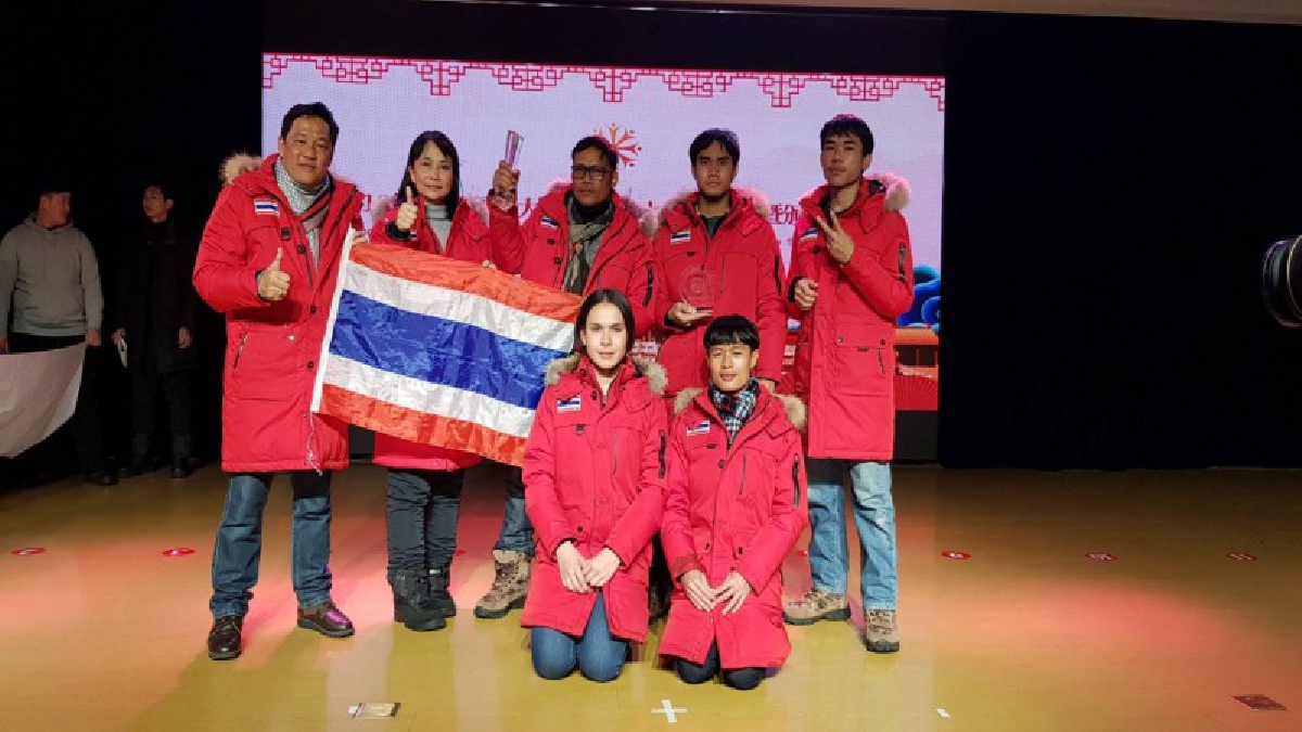 ยินดีต้อนรับกลับบ้าน!! เตรียมตัวต้อนรับ "ฮีโร่แกะสลักหิมะนานาชาติอาชีวะอุบลฯ" ไปสร้างชื่อให้ประเทศ เดินทางกลับประเทศไทยวันนี้..!?