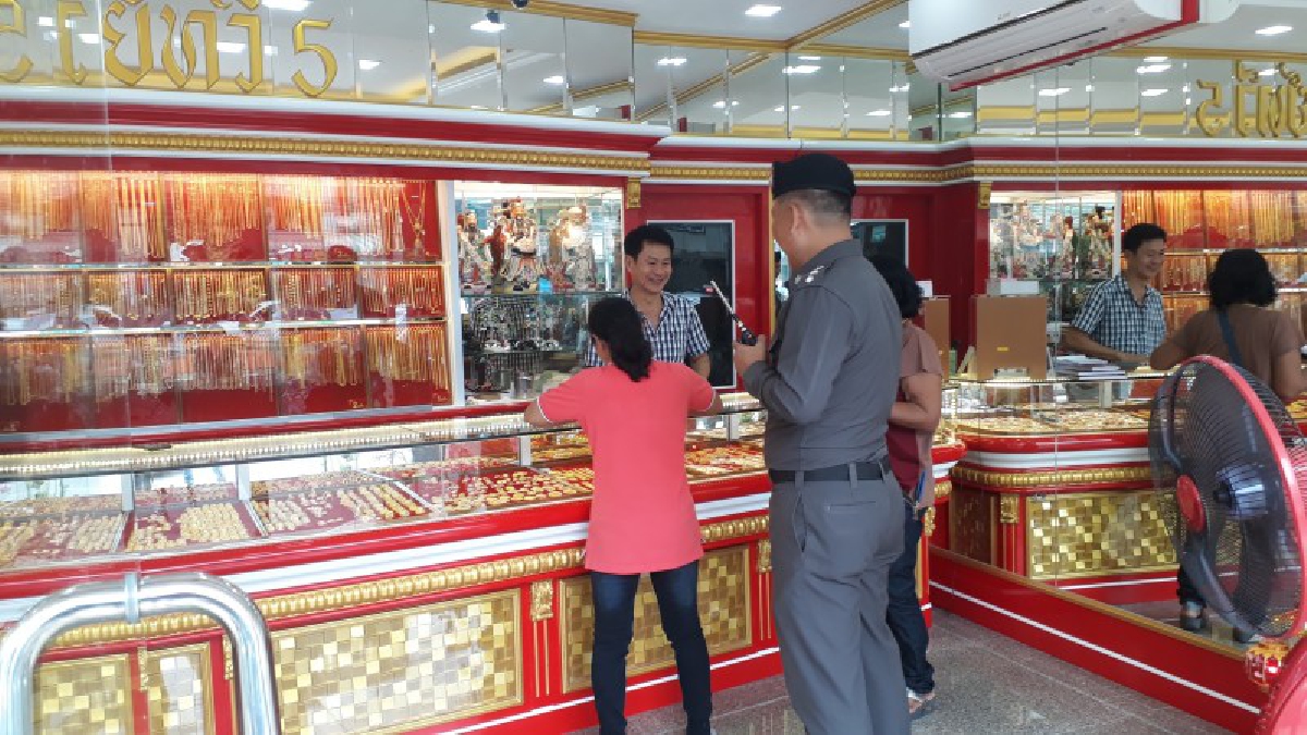 แตกตื่นหมด ! บุกจี้ร้านทองใหญ่กลางเมือง...ที่แท้แค่ซ้อมแผนเสมือนจริง (คลิป)