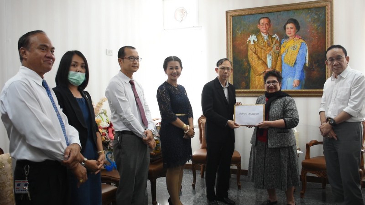 นายก อบจ.โคราช มอบเงินสนับสนุน "โครงการประชุมทางวิชาการ และจัดนิทรรศการครูดีเด่นในวันครู" ย้ำขอให้ครูรักเด็กเสมือนลูก (มีคลิป)