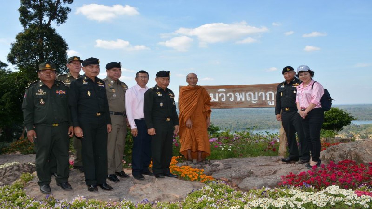 มูลนิธิหลวงปู่สรวงศรีสะเกษ ทุ่มกว่า 10 ล้าน สร้างสกายวอล์คที่ผาพญากูปรี เพื่อส่งเสริมการท่องเที่ยวชายแดนไทย – กัมพูชา (ขมคลิป)