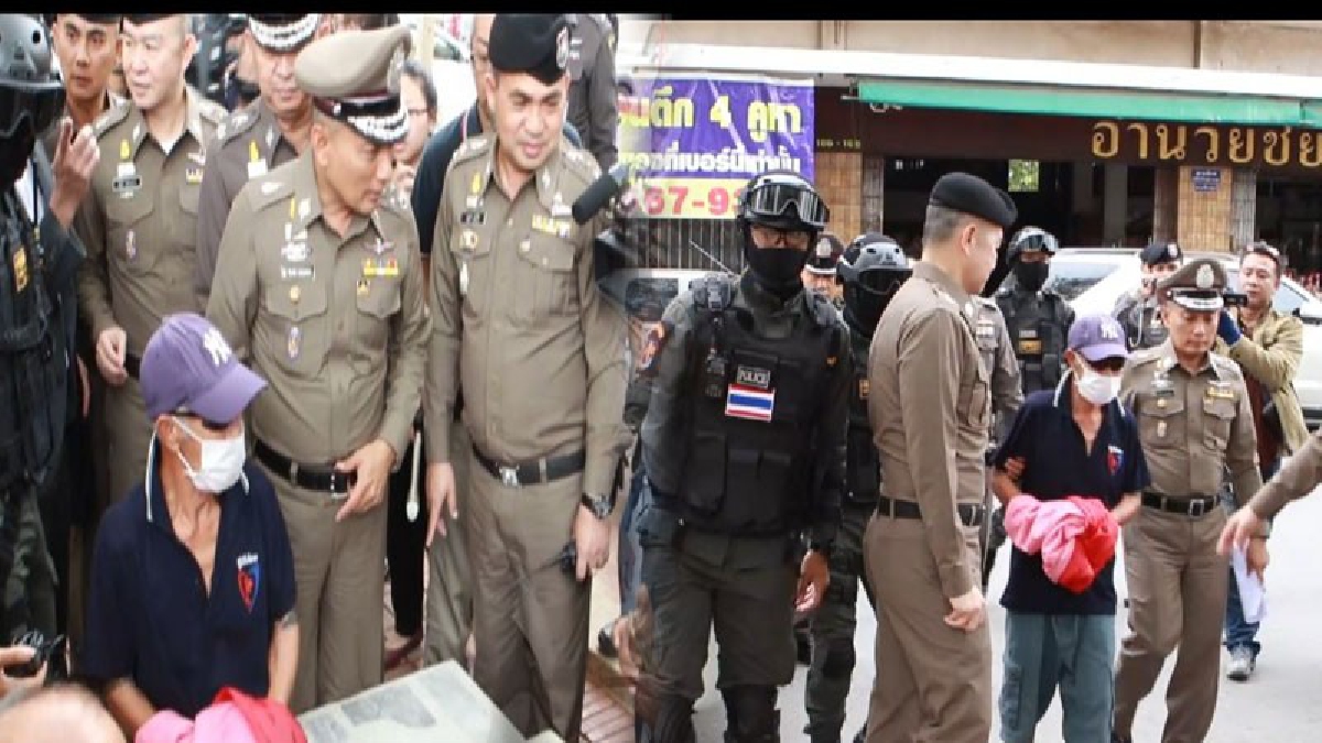 จนท.ตำรวจนำตัวลุงหัวหน้าแก๊งยากูซ่าที่หลบนี้มากบดานในประเทศไทย ชี้จุดที่พักและจุดที่ถูกจับกุม..!??