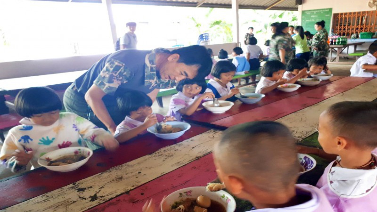 จัดกิจกรรมวันเด็ก..หัวหน้าอุทยานฯเขาแหลม จัดกิจกรรมวันปีใหม่ควบวันเด็ก ให้ความรู้ เติมความสุขแก่เด็กนักเรียนยากไร้ รร.ตชด.บ้านเรด้า