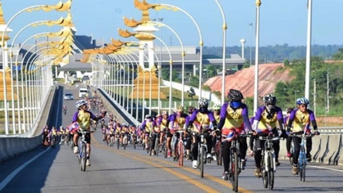 นครพนม!! เชิญปั่นเชื่อม 2 แผ่นดิน ชมประวัติศาสตร์ศรีโคตรบูร ไหว้ 4 พระธาตุ พร้อมข้ามสะพานมิตรภาพ 2 แห่ง (มีคลิป)