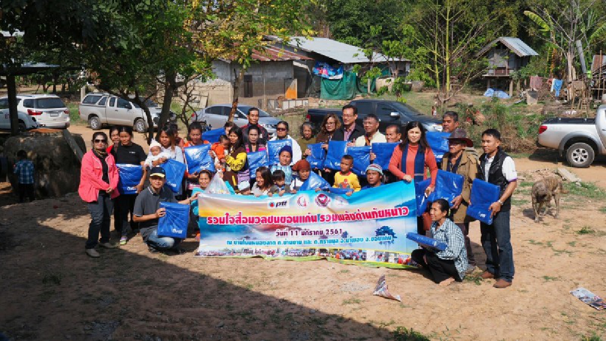 สื่อมวลชนขอนแก่น!! ร่วมใจ-รวมพลังต้านภัยหนาว นำเครื่องกันหนาว-เครื่องอุปโภคบริโภค มอบแก่พี่น้องชาวขอนแก่นที่ประสบภัยหนาว