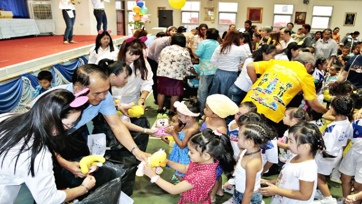ศูนย์พัฒนาเด็กเล็กศรีดรุณาสัตหีบมอบของขวัญหนูน้อยในงานวันเด็กแห่งชาติ