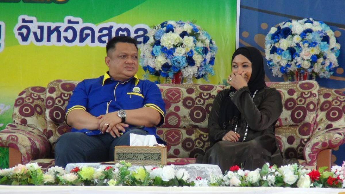 เจ้าชายประเทศมาเลเซียเสด็จเยือนสตูลทรงเยี่ยมเด็กๆสร้างสัมพันธ์ที่ดีพร้อมให้คำอวยพร เด็กเก่งต้องเป็นคนดีเพื่อสังคมโลกในวันเด็กของประเทศไทย