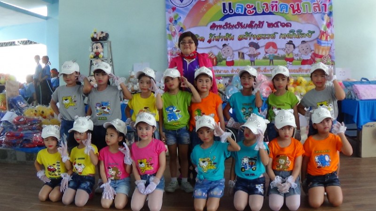 โรงเรียนอนุบาลนครนายก จัดกิจกรรมวันเด็ก มอบทุนการศึกษาและมอบสิ่งของพร้อมจับรางวัลมอบแก่เด็กนักเรียนปฐมวัย