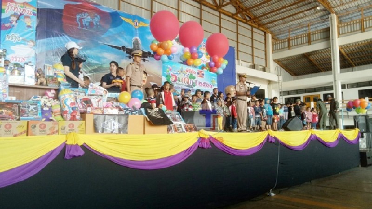 ตื่นตาตื่นใจ!? สนามบินอู่ตะเภา จัดกิจกรรมวันเด็ก ผู้ปกครองพาบุตรหลาน กว่าหมื่นคน เข้าชมอาวุธยุทโธปกรณ์ และการแสดงต่าง ๆ(มีคลิป)