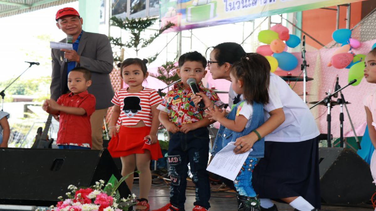 อำนาจเจริญ!! วันเด็กแห่งชาติคึกคัก เด็กๆ พากันร่วมกิจกรรม ร้อง-เต้น อย่างสนุกสนาน (ชมคลิป)