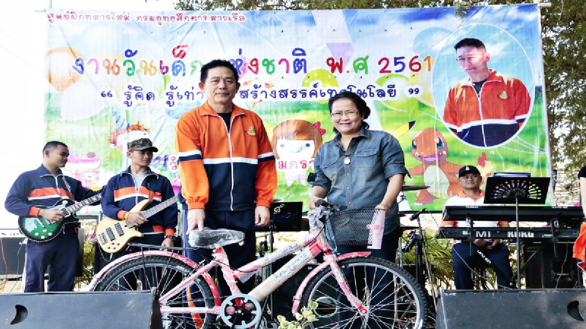 ศูนย์ฝึกทหารใหม่ ร่วมเทศบาลตำบลเกล็ดแก้ว จัดงานวันเด็กคึกคัก