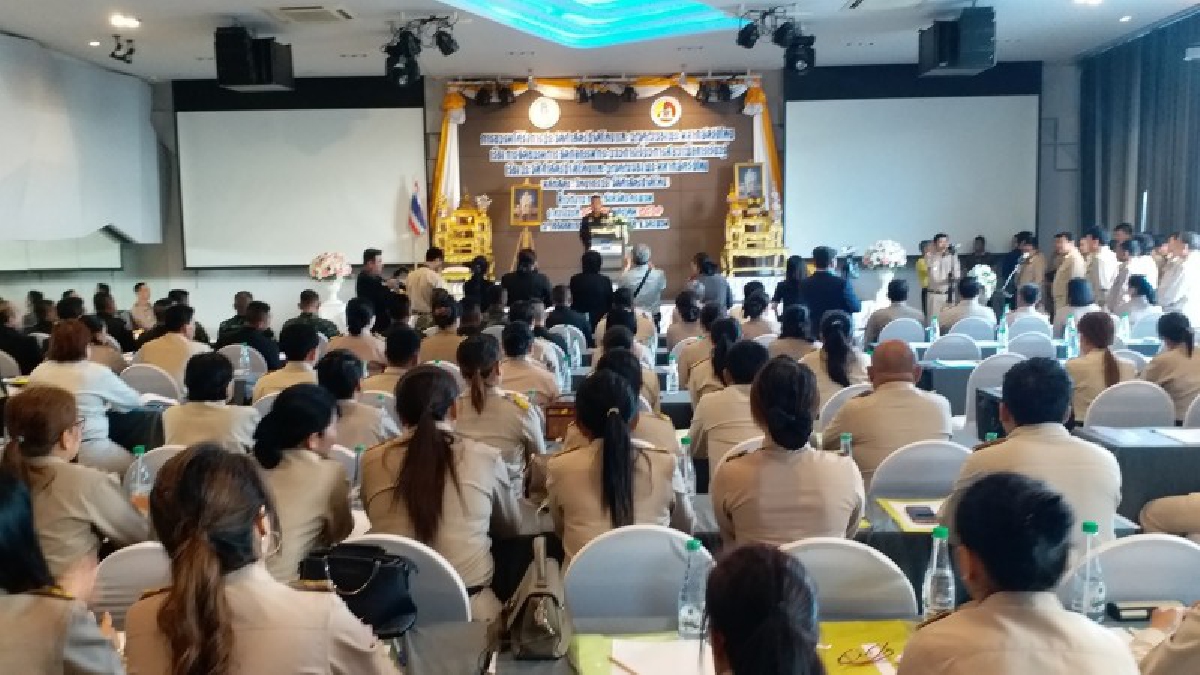 แม่ทัพภาค 2 เปิดอบรมประวัติศาสตร์ชาติไทย และติดตามการรุกล้ำแม่น้ำโขงที่นครพนม