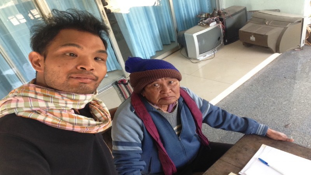 เปิดชีวิตครู “วีระศักดิ์ ยั่งยืน ”จากอดีตรปภ.ผันตัวเป็นครูใหญ่รร.ชายแดนไทย-กัมพูชา ลุยโคลนไปสอนนักเรียน เสียสละเพื่ออนาคตของชาติ (คลิป)