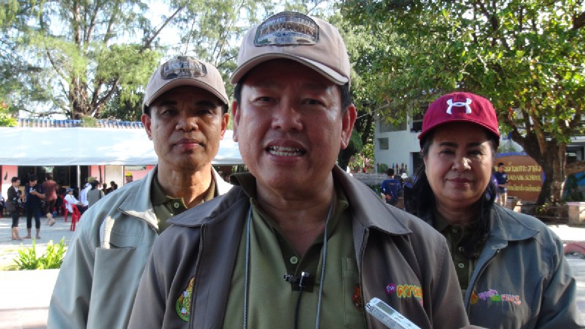 เลขาธิการฯ สพฐ. เตรียมมอบของขวัญชิ้นงาม ให้ครูบนเกาะห่างไกลชายฝั่งที่สตูล เพิ่มสวัสดิ์การค่าใช้จ่ายเดินทางลงสอนเด็กนักเรียน (มีคลิป)