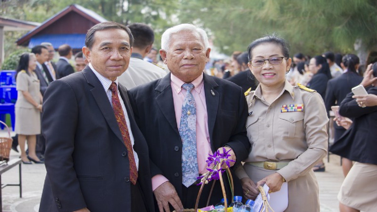ระลึกบุญคุณครู!! &ldquo;ประเสริฐ วงศ์ฉลาด&rdquo; ผู้สร้างผู้อำนวยการโรงเรียน และเป็นต้นแบบให้ลูกศิษย์ทุกคน เดินตามแบบชีวิตที่พอเพียง ตามรอยพ่อ ร.9