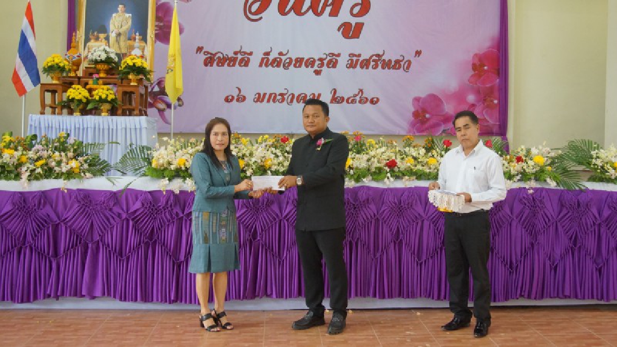 นายอำเภอสุไหงปาดี เป็นประธานเปิดพิธีวันครูแห่งชาติ เพื่อเฉลิมพระเกียรติแด่สมเด็จพระเจ้าอยู่หัวมหาวชิราลงกรณ บดินทรเทพยวรางกูร