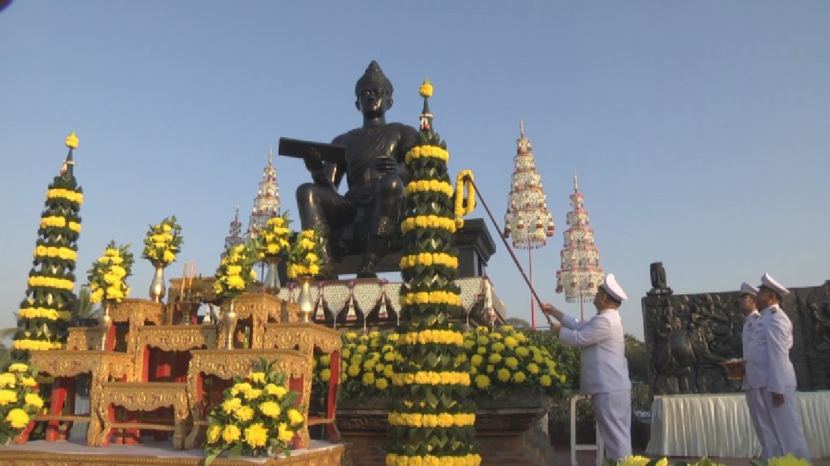 สุโขทัยผู้ว่านำข้าราชการร่วมพิธีบวงสรวง ในวันพ่อขุนรามคำแหงมหาราช