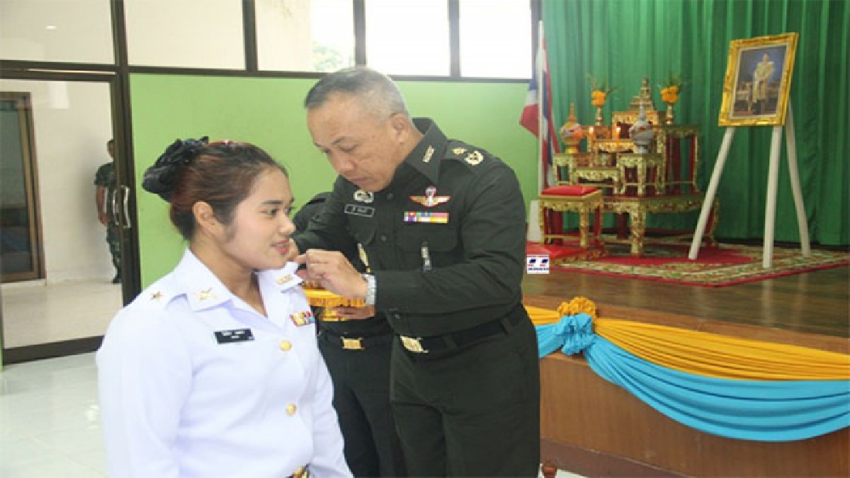 มณฑลทหารบกที่ 44 จัดพิธีประดับยศนายทหารร้อยตรี”น้องแนน”ฮีโร่เหรียญทอง ยกน้ำหนักทีมชาติไทย ในการแข่งขันโอลิมปิคเกมส์ครั้งที่ 31