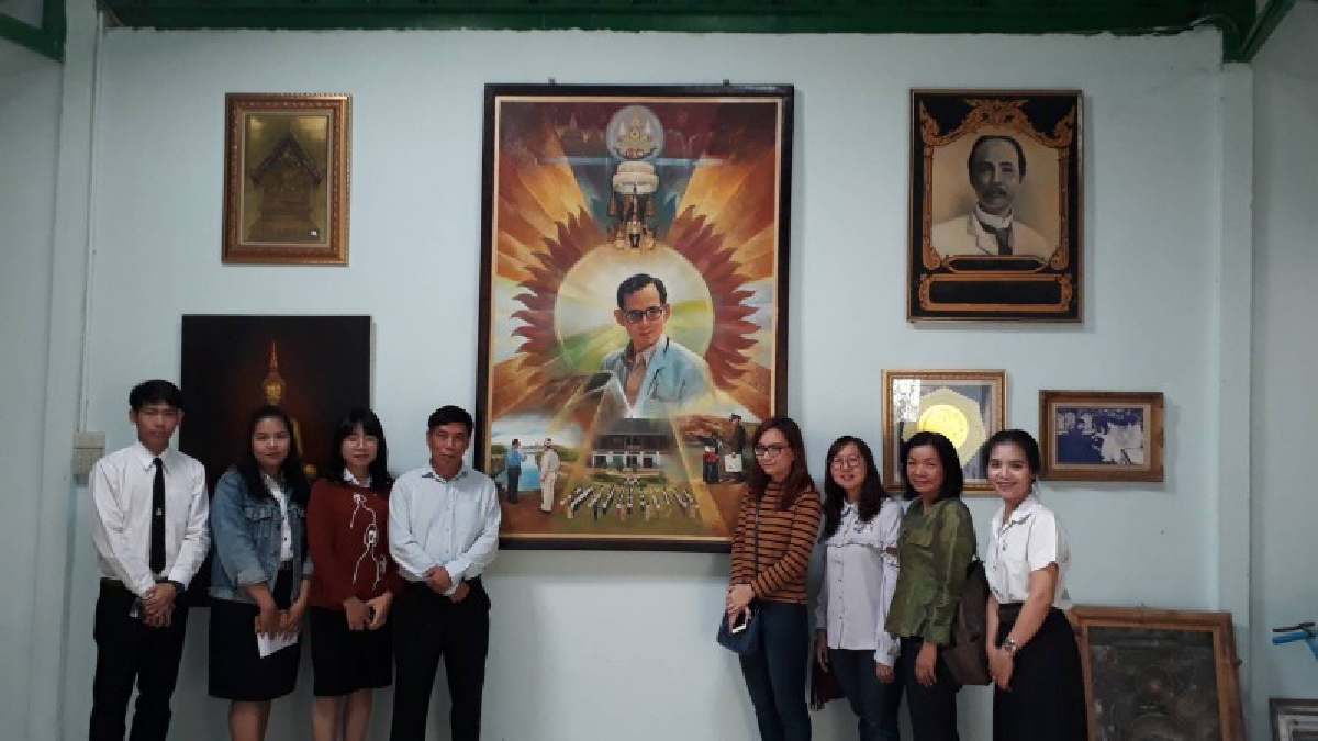 นักวิชาการกระทรวงวัฒนธรรม เยี่ยมชมการถ่ายทอดองค์ความรู้ของทุ่งศิลป์ไทย “ครูแดง” อ.ท่าบ่อ จ.หนองคาย ชมเป็นแหล่งเรียนรากฐานของชุมชน