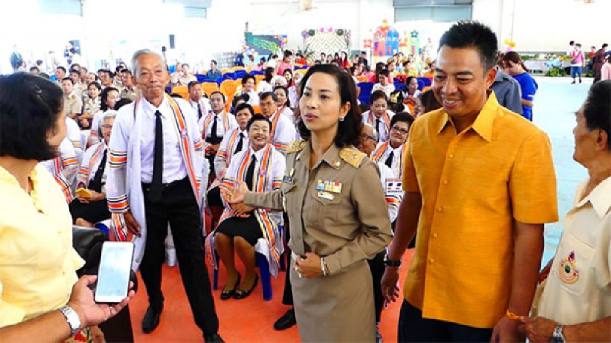 ไม่แก่เกินเรียน-อบต.นาสัก จ.ชุมพรจัดโครงการส่งเสริมสุขภาพผู้สูงอายุโดยใช้ภูมิปัญญาและเทคโนโลยีสมัยใหม่ “โรงเรียนผู้สูงอายุ”รุ่น 1(มีคลิป)