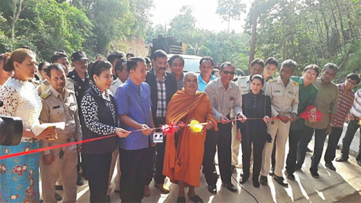 เปิดสะพานคอนกรีตเสริมเหล็กห้วยเคียนแทนสะพานเก่าที่ชำรุดนานหลายปี จนในช่วงน้ำหลากเด็กนักเรียนต้องขาดเรียน (มีคลิป)