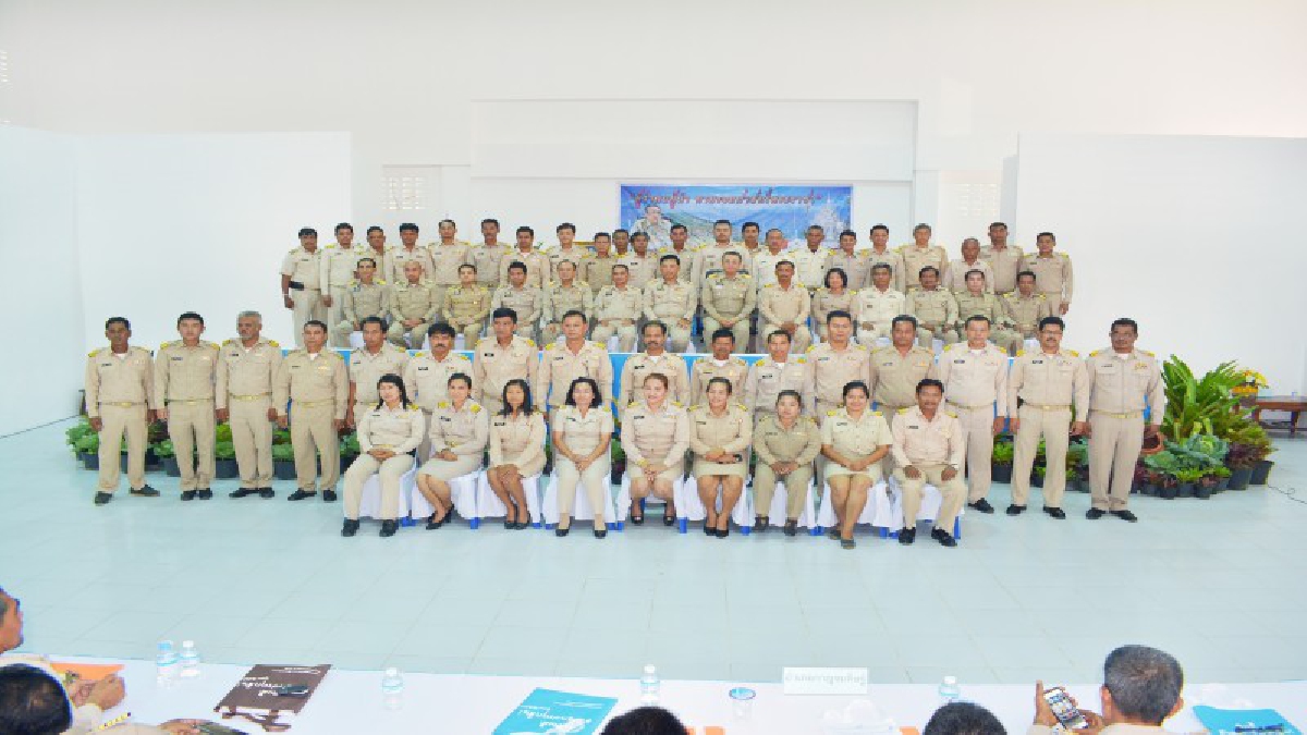ผวจ.สุราษฎร์ธานี เป็นประธานเปิดการอบรมโครงการ “ผู้ว่าฯ พบผู้นำ ตามรอยศาสตร์พระราชา” โดยมีกำนัน-ผู้ใหญ่บ้าน ที่เข้าร่วมที่ทำการปกครอง