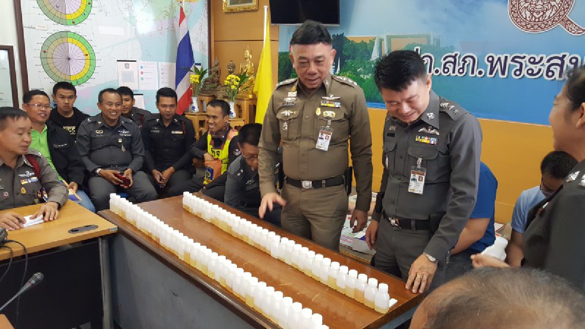 **สภ.พระสมุทรเจดีย์..ตรวจปัสสาวะข้าราชการตำรวจ หาสารเสพติดตามโครงการ &ldquo;โรงพักสีขาว&rdquo;(มีคลิป)