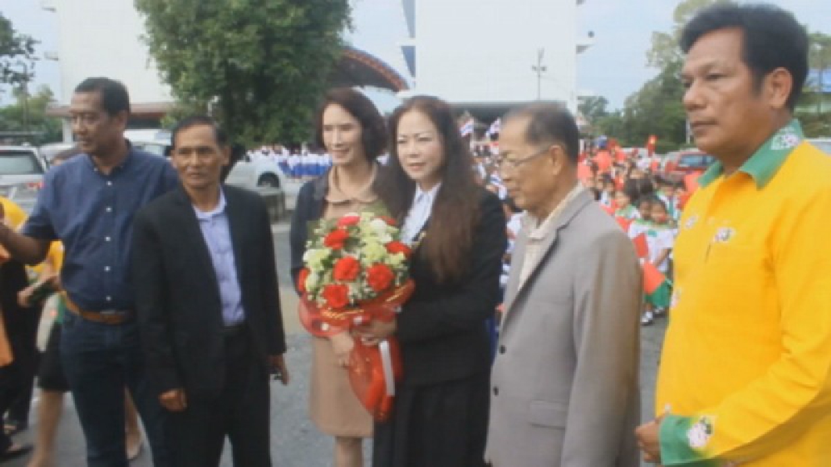 สุดอึ้ง!!! ผู้บริหารสถาบันขงจื้อ ประเทศจีน อึ้ง พิธีกรตัวน้อยวัย 8 ขวบ โรงเรียนดังเมืองคอน พูดภาษาจีน อังกฤษ คล่องปรือ (ชมคลิป)