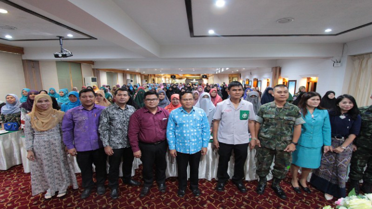 นราธิวาส!!จัดอบรมเพิ่มบทบาทของผู้นำสตรี ตามโครงการแสวงหาความร่วมมือของกลุ่มสตรีเพื่อพัฒนาและเสริมสร้างสันติสุขในพื้นที่จังหวัดนราธิวาส