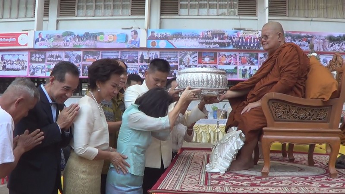 สุโขทัย ทอดผ้าป่ามหากุศลถวายหลวงพ่อกัณหา สร้างอาคารเฉลิมพระเกียรติ