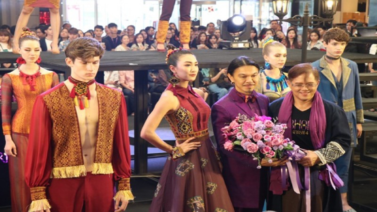 อลังการผ้าไทย....ม.นเรศวร จับมือ 3 จังหวัดจัดโชว์ อาภรณ์ 4 มรดกแห่งภูมิปัญญาท้องถิ่นไทย