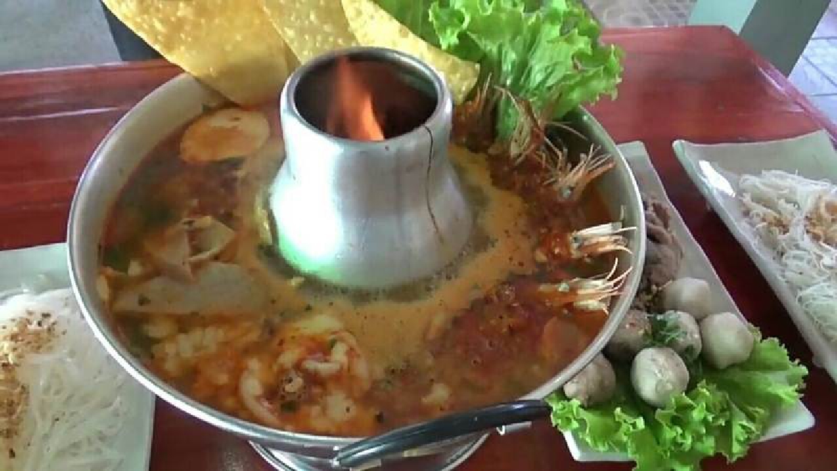 ก๋วยเตี๋ยวสุดแปลก!!ก๋วยเตี๋ยวลาวาหม้อไฟสุดแปลกไม่เหมือนใคร คนกินแล้วอร่อยเร้าร้อนเหมือนลาวาภูเขาไฟ