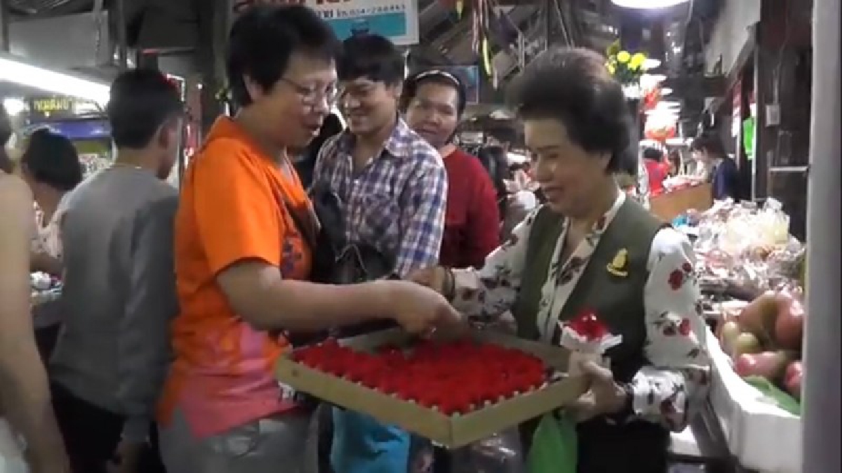 มูลนิธิทหารผ่านศึกจำหน่ายดอกป๊อบปี้ตลาดดอนหวาย