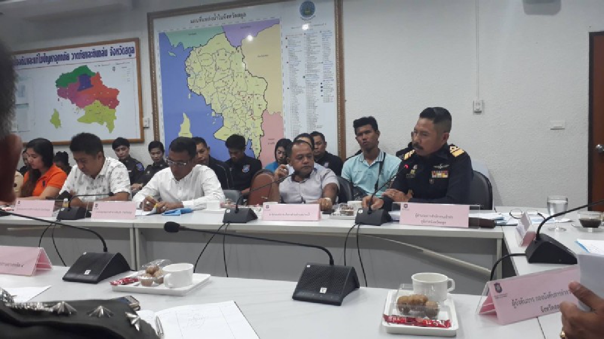 ตร.ท่องเที่ยวร่วมบูรณาการรักษาความปลอดภัยทางทะเลหลังนักท่องเที่ยวจองคิวเที่ยวหลีเป๊ะช่วงวาเลนไทน์ตรุษจีนตรึม (ชมคลิป)