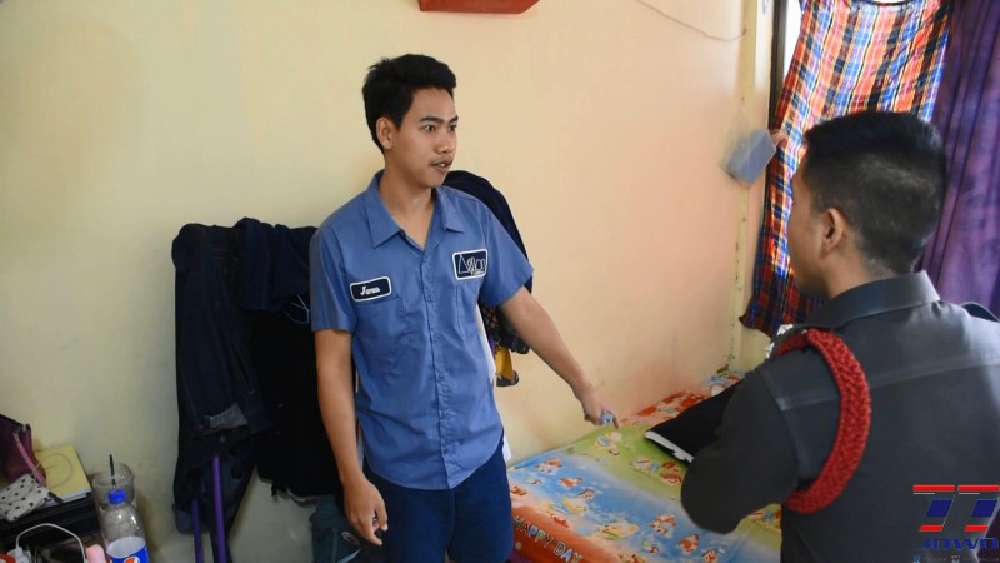 หลับลึก ? หนุ่มนักศึกษานอนหลับในบ้าน ถูกคนร้ายย่องเบา..กวาดทรัพย์สินเรียบ ตื่นมาเป็นงง..ของหายไปไหนหมด (คลิป)