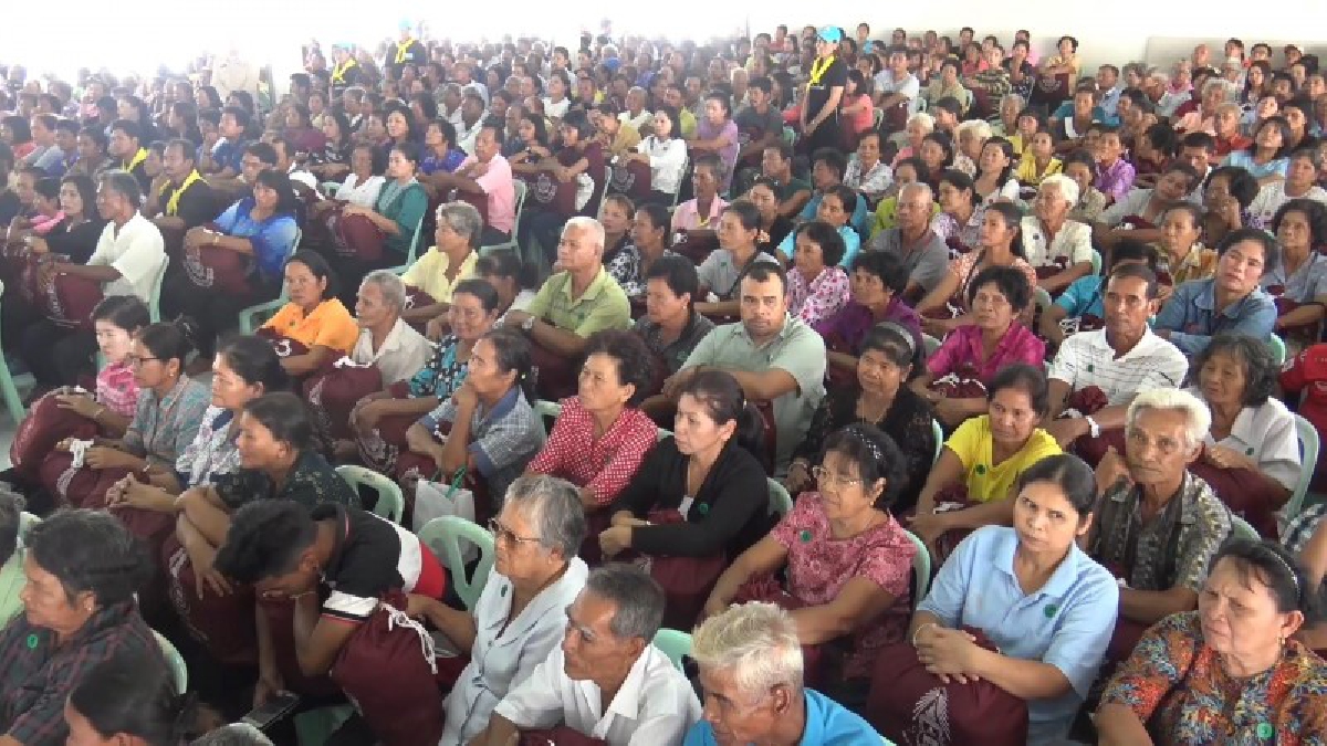 สภาสังคมสงเคราะห์แห่งประเทศไทยในพระบรมราชูปถัมภ์ มอบถุงยังชีพให้ประชาชนที่ประสบอุทกภัย 1,000 ชุดในอำเภอสทิงพระ (ชมคลิป)