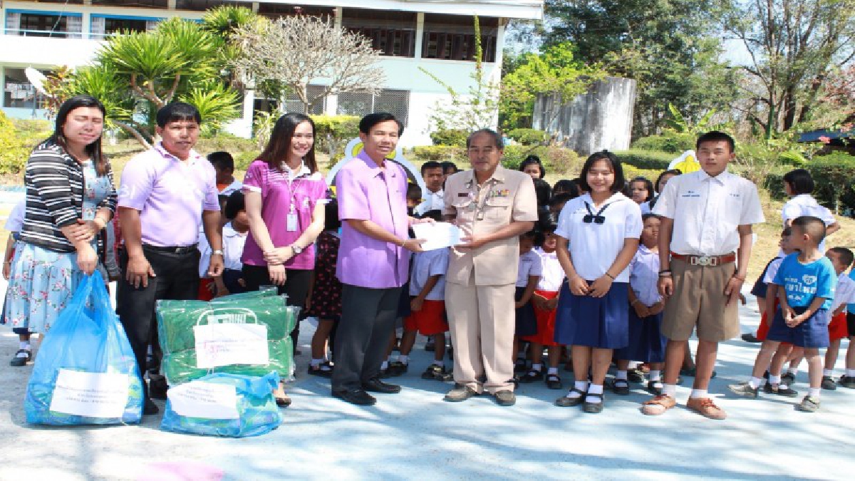 สถานีวิทยุกระจายเสียงแห่งประเทศไทยจังหวัดหนองคาย มอบทุนการศึกษาและอุปกรณ์การเรียน ให้แก่นักเรียนในโรงเรียนห่างไกล  (มีคลิป)