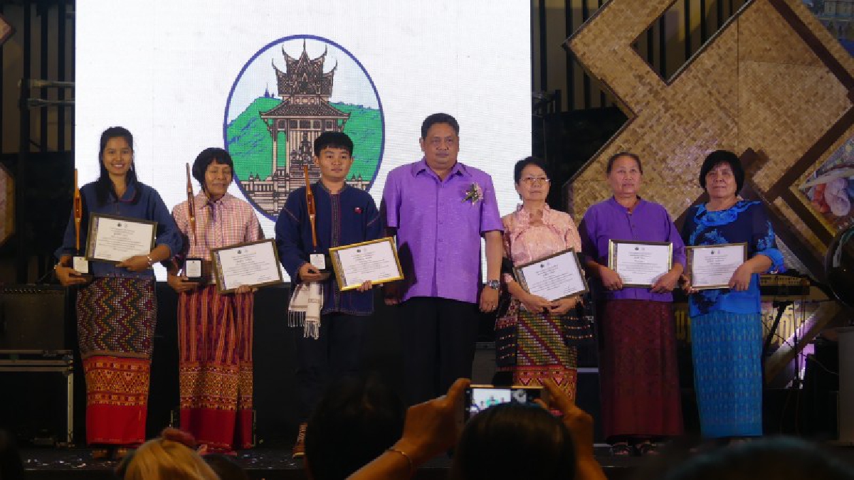 **ปทุมธานี พ่อเมืองอุทัยธานีเปิดงานของดีเมืองอุทัยธานีขับเคลื่อนการค้าสู่ประเทศไทย4.0