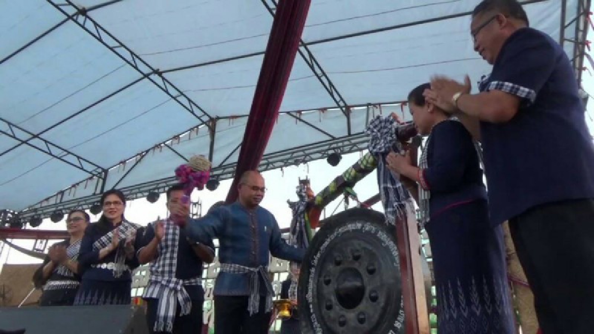 จัดยิ่งใหญ่กว่าทุกปี!! งานประเพณีบุญคูณลาน และของดีชาวอำเภอเลิงนกทา  (ชมคลิป)