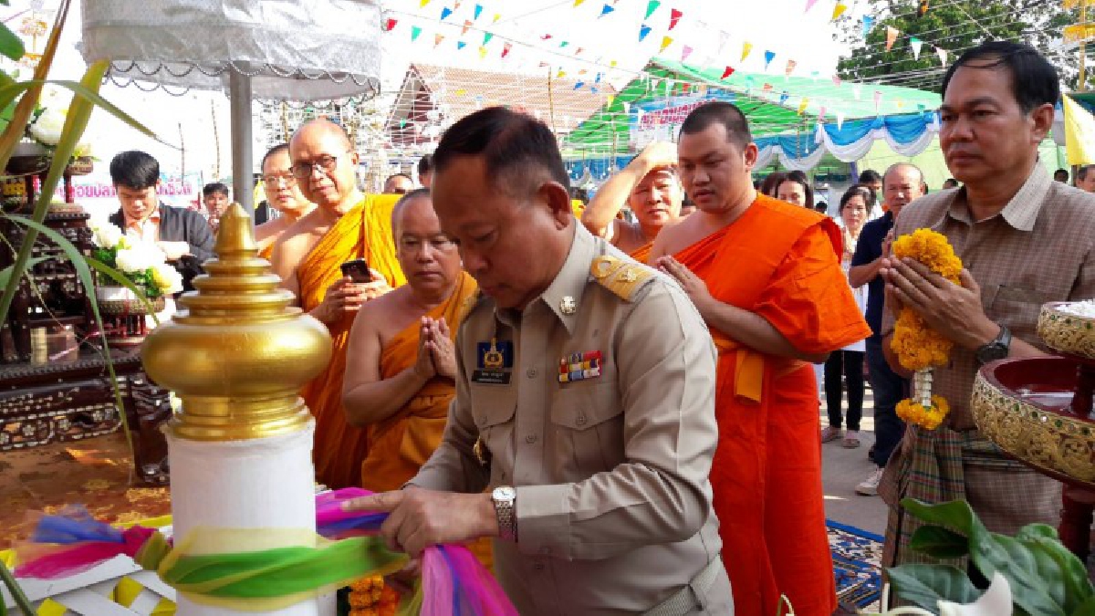นายอำเภอเมืองหนองคาย..ประกอบพิธีปักเขตพระราชทานวิสุงคามสีมา วัดมีชัยท่า ในงานฉลองอุโบสถ ผูกพัทธสีมา ปิดทอง-ฝังลูกนิมิต  (ชมคลิป)