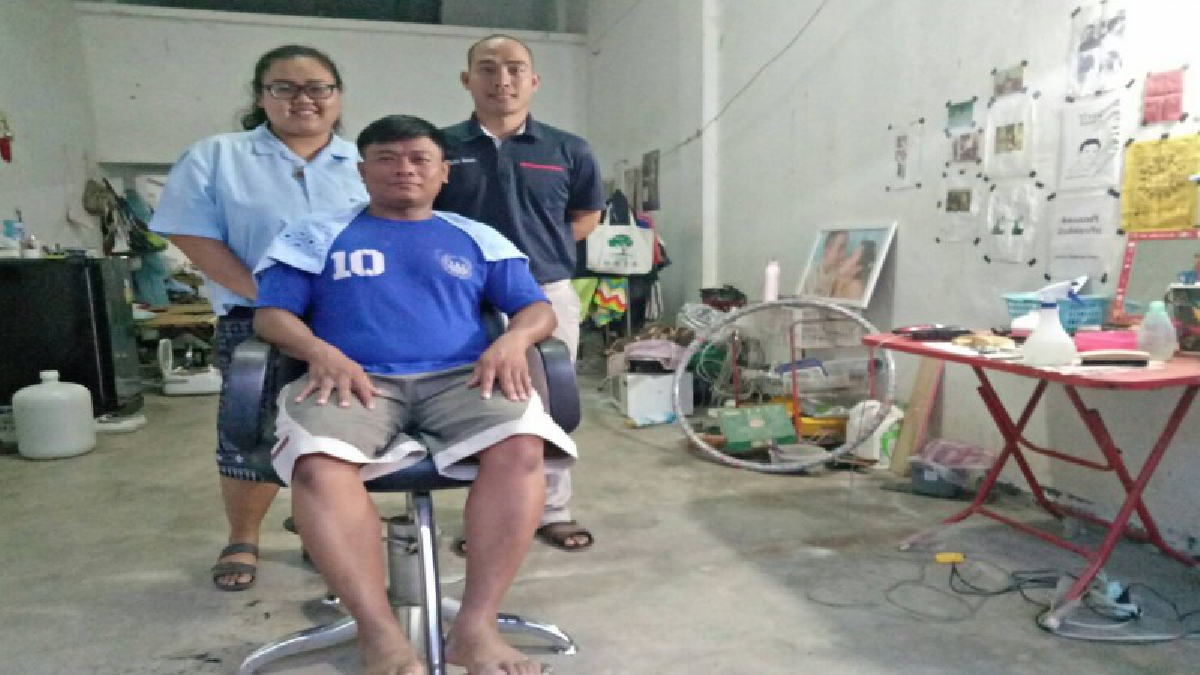 หนุ่มโรงงานจิตอาสา เปิดร้านตัดผมฟรี 2 ปี