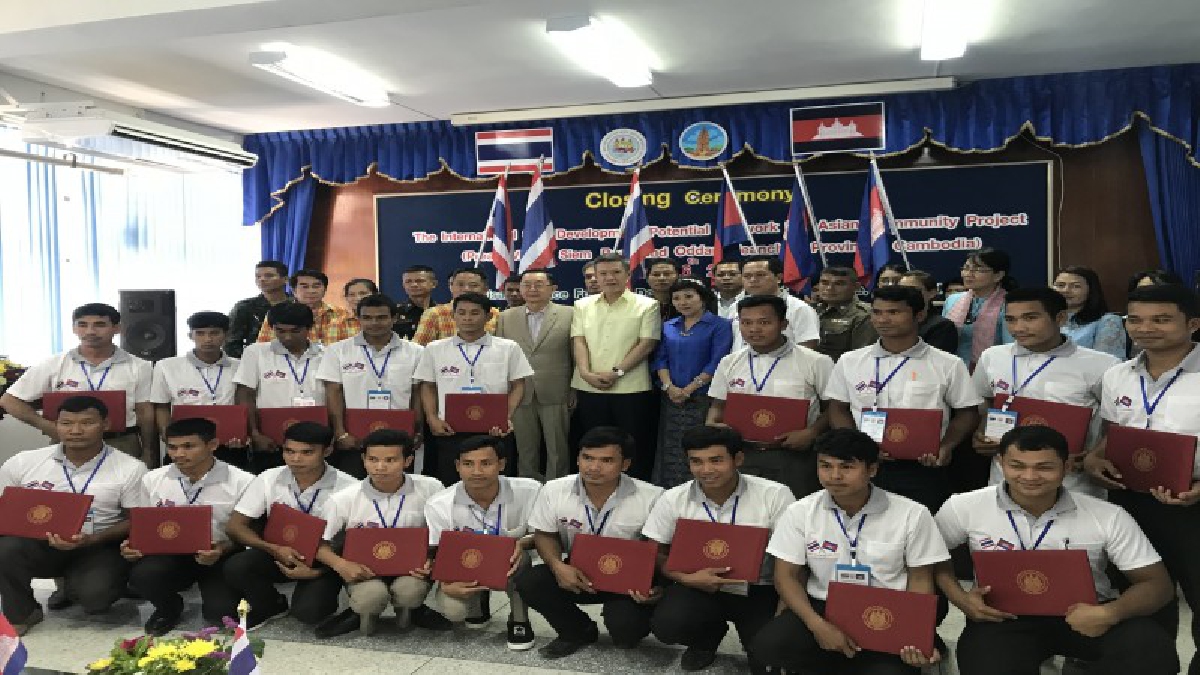 ศรีสะเกษ..!! 60 เขมรปลื้ม..หลังผ่านการฝึกอาชีพจากพัฒนาฝีมือแรงงาน จะได้นำความรู้ไปใช้ทำงาน หาเงินเลี้ยงตนเองและครอบครัวต่อไป  (มีคลิป)