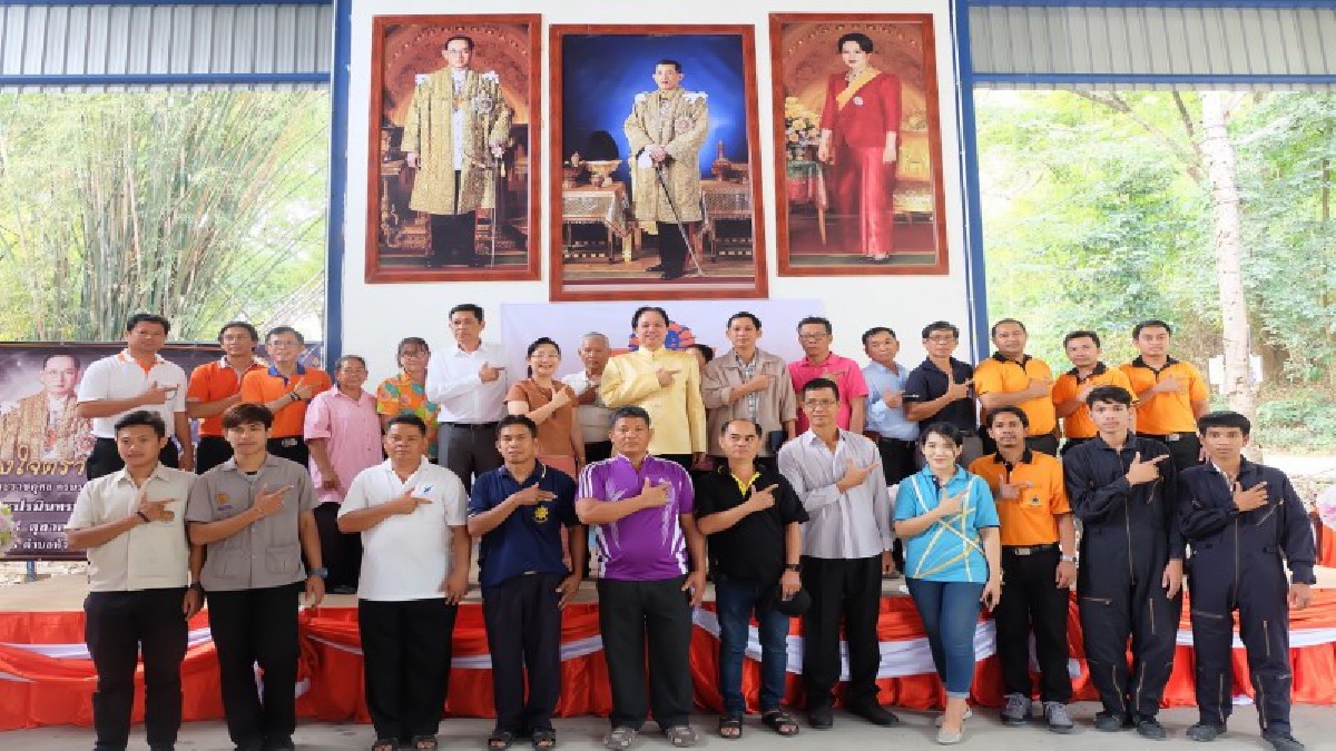 วิทยาลัยสารพัดช่างสระบุรียกหน่วยเข้าชุมชนซ่อมเครื่องใช้ไฟฟ้า เครื่องยนต์ ฟรีสนองนโยบายรัฐบาลยกระดับ Fix it Center (มีคลิบ)