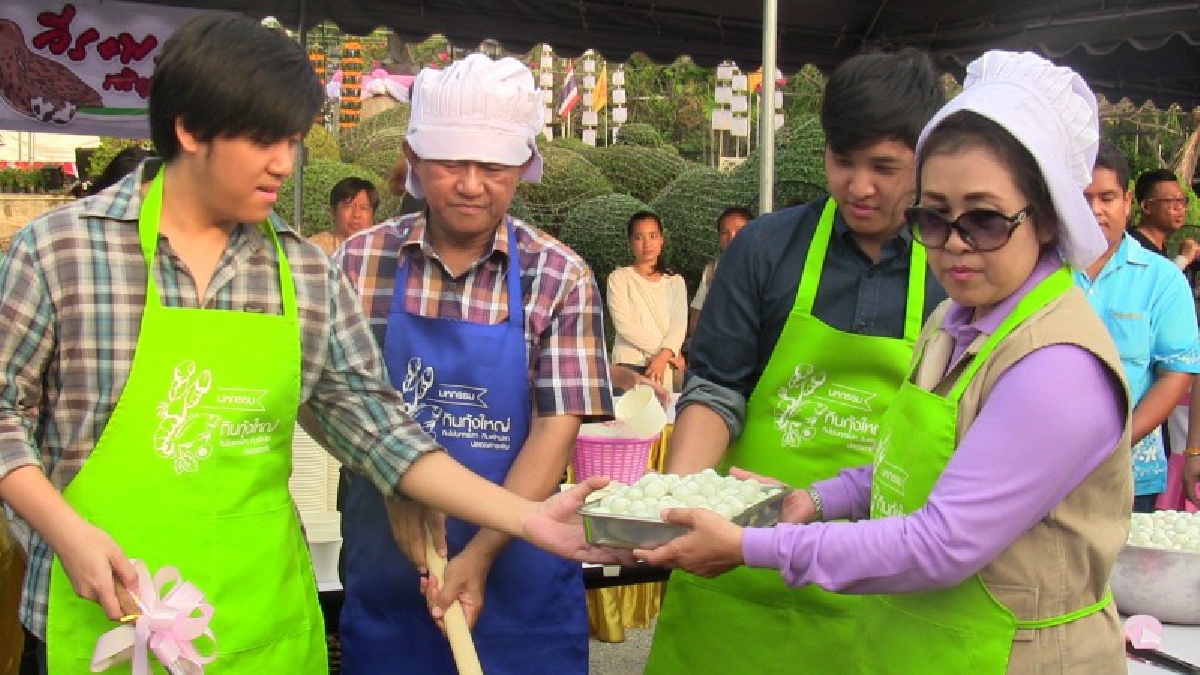 ***ผวจ.ทำน้ำยากุ้งหม้อยักษ์ เปิดงานกินกุ้งใหญ่ กินไข่นกกระทา กินผักปลา ปลอดสารพิษ