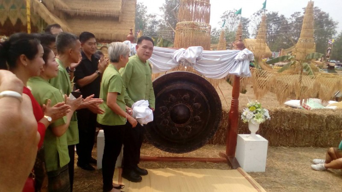 ชาวนาสระแก้ว !! จัดประเพณีบายศรีสู่ขวัญข้าว สู่ขวัญแม่โพสพ  เพื่อขอขมาและขอบคุณแม่โพสพ  โดยเชื่อว่า จะทำให้ชาวนาได้ผลผลิตข้าวอุดมสมบูรณ์