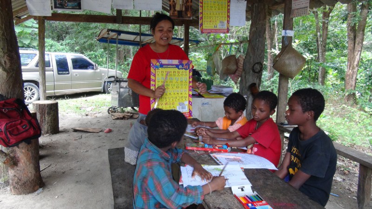 เปิดโรงเรียนมันนิวิทยา  บริการกลุ่มชาติพันธ์  อ่านออกเขียนได้  ท้องถิ่นหวังต่อยอดเป็นไกด์ท้องถิ่นหากต้องการ