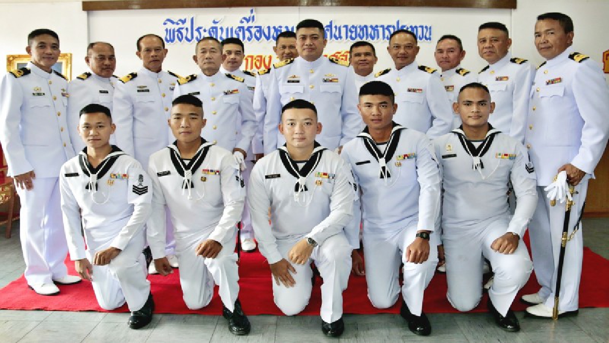 ทหารรักษาความปลอดภัย ฐานทัพเรือ ประดับยศนายทหารประทวน (มีคลิป)