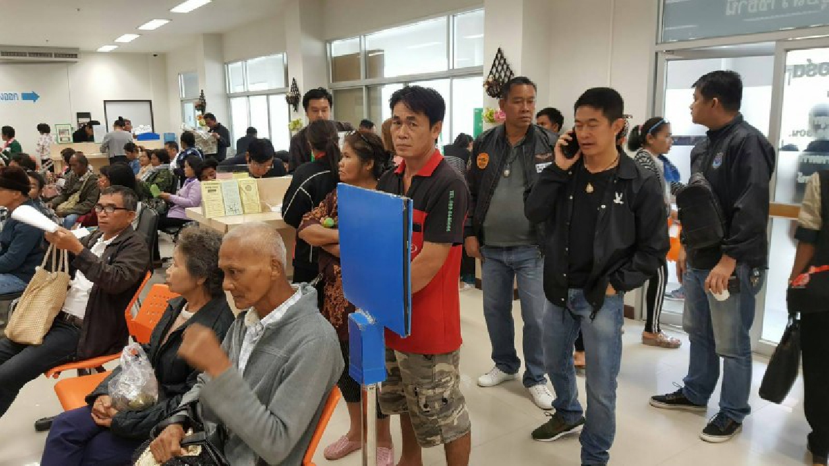 ผู้การอุบลฯ สั่ง! จี้ ตร.ตรวจสอบด่วน หลังพบชาวบ้านจาก 5 จังหวัด แห่ทำหนังสือเดินทาง หวั่นถูกบริษัทหางานหลอก (คลิป)