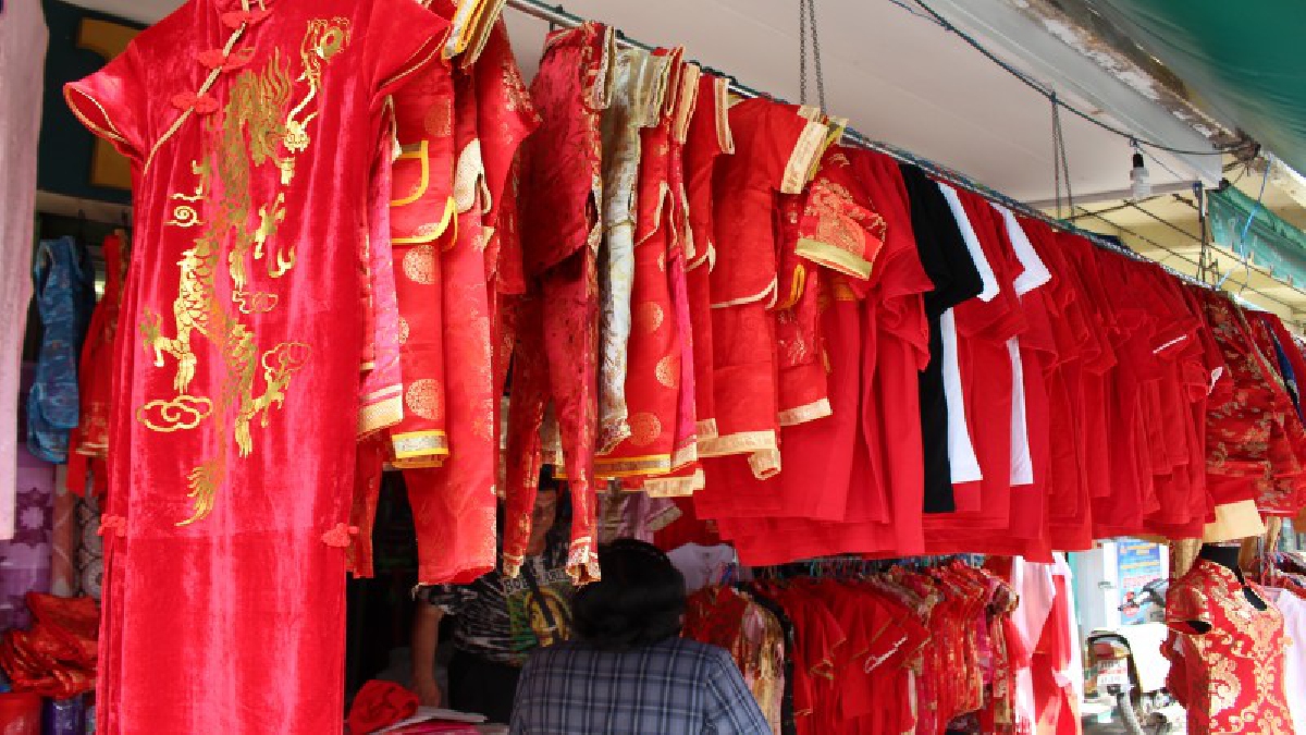 ชาวปากน้ำโพพร้อมใจใส่ชุดจีนต้อนรับเทศกาลตรุษจีนปีจอ