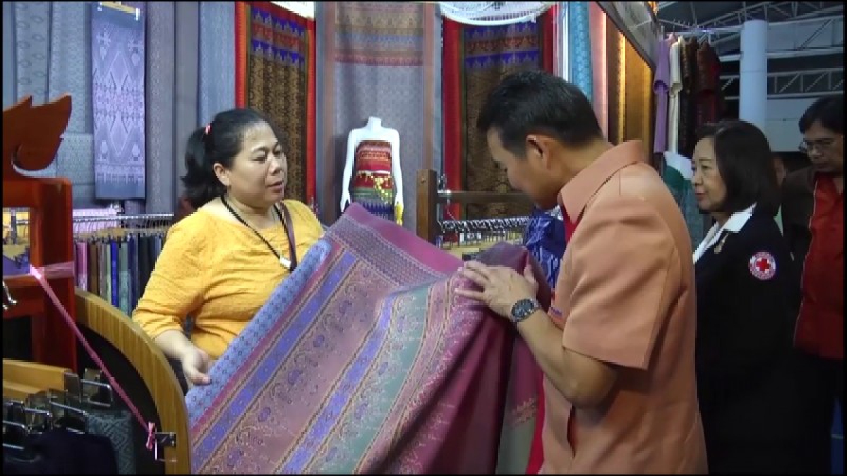บุรีรัมย์  !! ฉีกตำรา 30 ปีงานกาชาด เน้นสินค้าพื้นบ้านไม่มีการพนัน-อาชญากรรม  (ชมคลิป)