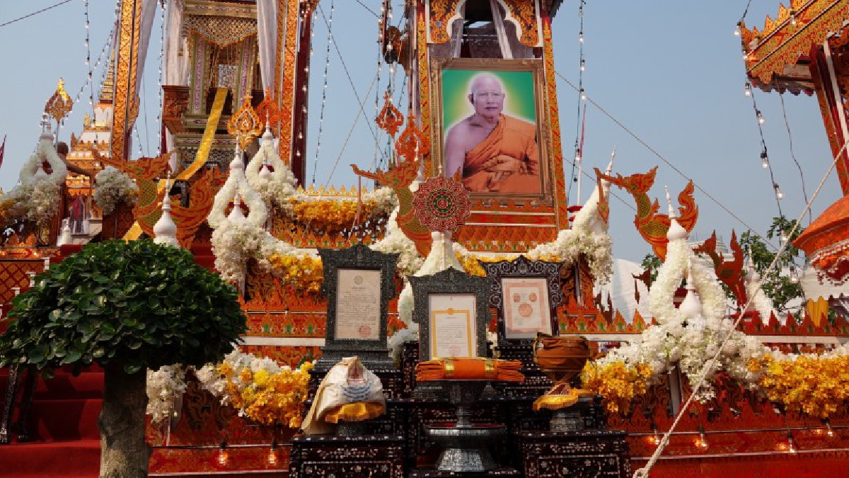 *ปทุมธานี ปชช.ร่วมงานพระราชทานเพลิงศพพระครูไพศาลวัฒนคุณอดีตเจ้าอาวาสวัดโพสพ